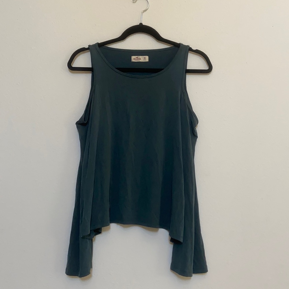 HOLLISTER XS TOP GREEN WITH CUT OUTS